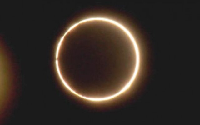 Eclipsă hibridă de Soare, pe 3 noiembrie